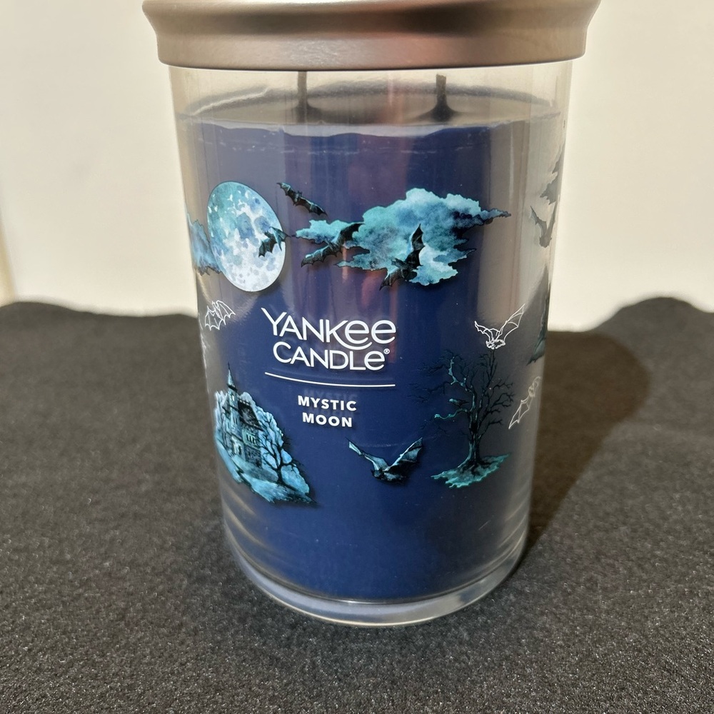 Yankee Candle Mystic Moon in Rich Blue
